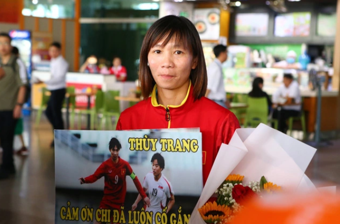 Tiền vệ Thùy Trang thất vọng: “Nói về việc HLV Mai Đức Chung không cho ra sân”