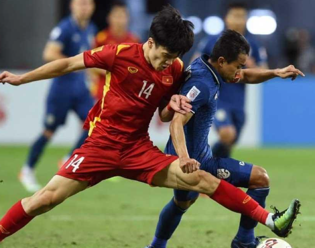 Tuyển Việt Nam vẫn bỏ xa Thái Lan trên BXH FIFA: “Cho hít khói no nê luôn”