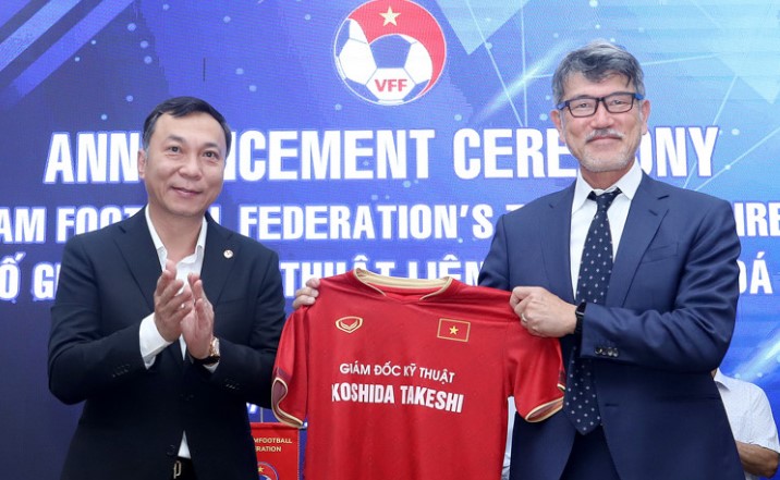 Cứ thích ‘trưởng giả học làm sang’, VFF đang khiến Đội tuyển Việt Nam suy nhược: Bây giờ cần xây lại móng thì bóng đá Việt mới tiến bộ được