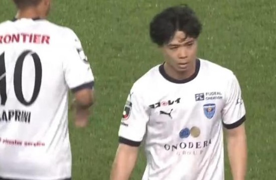 Lần đầu đá chính cho Yokohama FC, Công Phượng đã lập ngay thành tích mà chưa cầu thủ ĐNÁ nào làm được khi xuất ngoại, quá tự hào