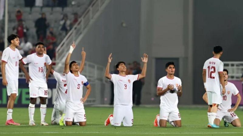Thủ môn Hàn Quốc cản cú 11m quyết định nhưng Indonesia được đá lại do mua chuộc trọng tài, Liên đoàn bóng đá châu Á vào cuộc điều tra gấp