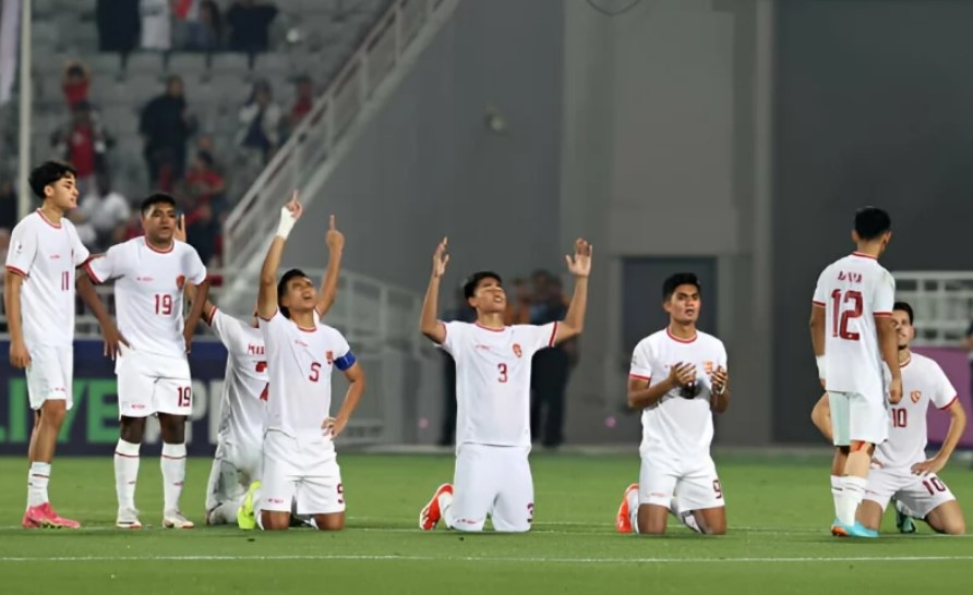 Thủ môn Hàn Quốc cản cú 11m quyết định nhưng Indonesia được đá lại do mua chuộc trọng tài, Liên đoàn bóng đá châu Á vào cuộc điều tra gấp